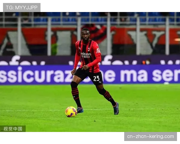 米兰后卫托莫里轻伤缺席合练，周末对阵佛罗伦萨防线面临重组